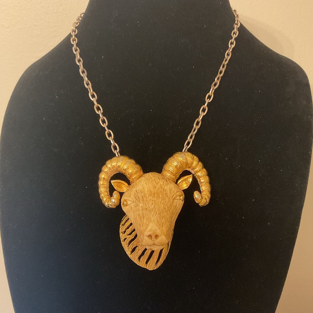 #70 RAZZA Signed Vintage Ram Big Horn Sheep 3-D Necklace